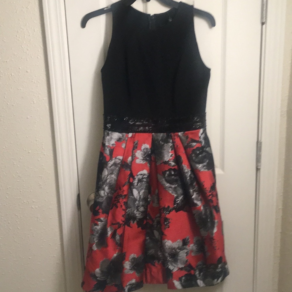 NWOT "Carmen Marc Valvo” Sleeveless Dress